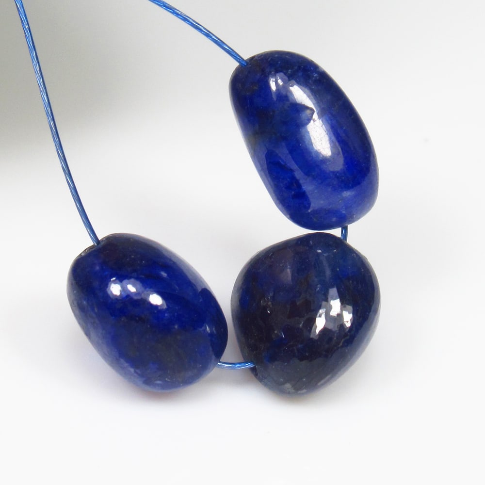 9.89 Ct Natural Blue Sapphire Dumble Beads: Weight - 9.89 Ct / Size- 5.5x3.8 - 7.8x3.9 mm / 3 Pc's / Shape - Dumble Beads / Clarity - VVS / Origin - Sri Lanka / Treatment - Standard Heated