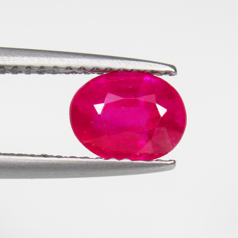 1.61 Ct Natural Pinkish Red Ruby Oval Cut (1 of 2)