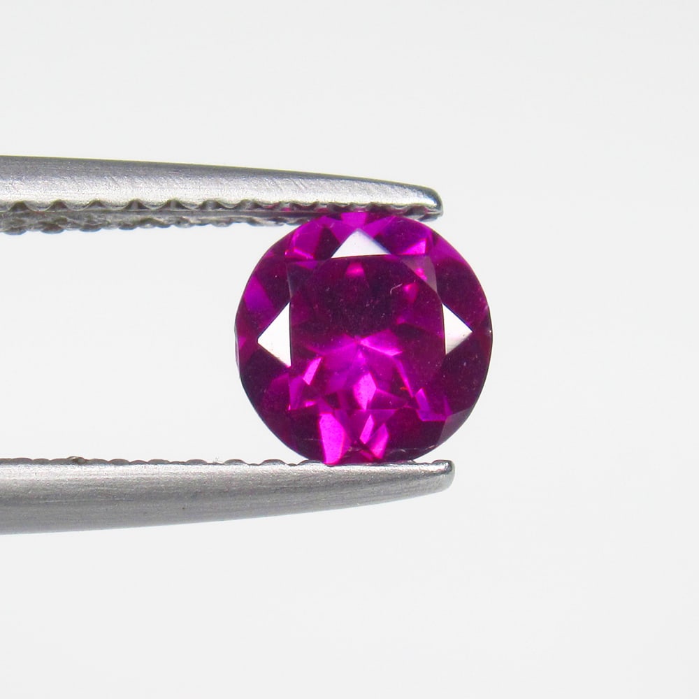 0.90 Ct Natural Rose Garnet Round Cut: Weight - 0.90 Ct / Size - 5.80 x 5.80 x 3.50 mm / Shape - Round Cut / Clarity - VVS / Origin - Nigeria / Treatment - None