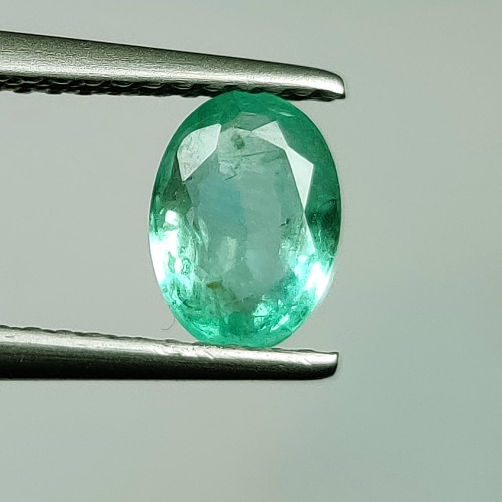 0.83 Ct Natural Zambian Green Emerald Oval Cut: Weight - 0.83 Ct / Size - 7.40 x 5.40 x 3.30 mm / Shape - Oval Cut / Color - Green / Clarity - VS-2 / Origin - Zambia / Treatment - Natural Emeralds are commonly enhanced by oil