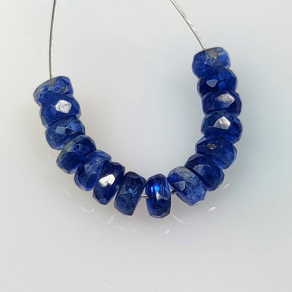 6.65 Ct Natural Blue Sapphire Round Cut Beads: Weight - 6.65 Ct / Size- 4.10 - 4.40 mm / 15 Pc's / Shape - Round Cut Beads / Clarity - VVS / Origin - Sri Lanka / Treatment - Standard Heated