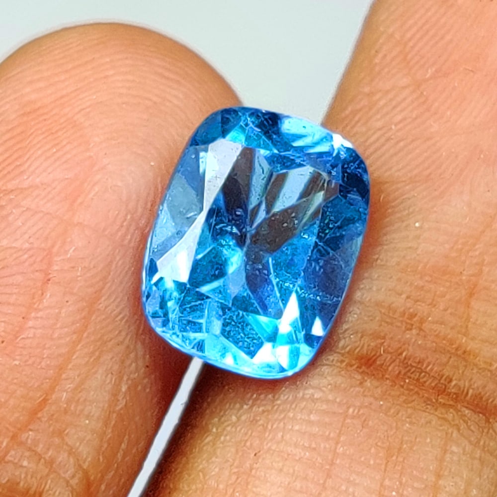 2.84 Ct Natural Blue Topaz Cushion Cut: Weight - 2.84 Ct / Size - 9.30 x 7.30 x 5.20 mm / Shape - Cushion Cut / Color - Blue / Clarity - VVS / Origin - Brazil / Treatment - Irradiated