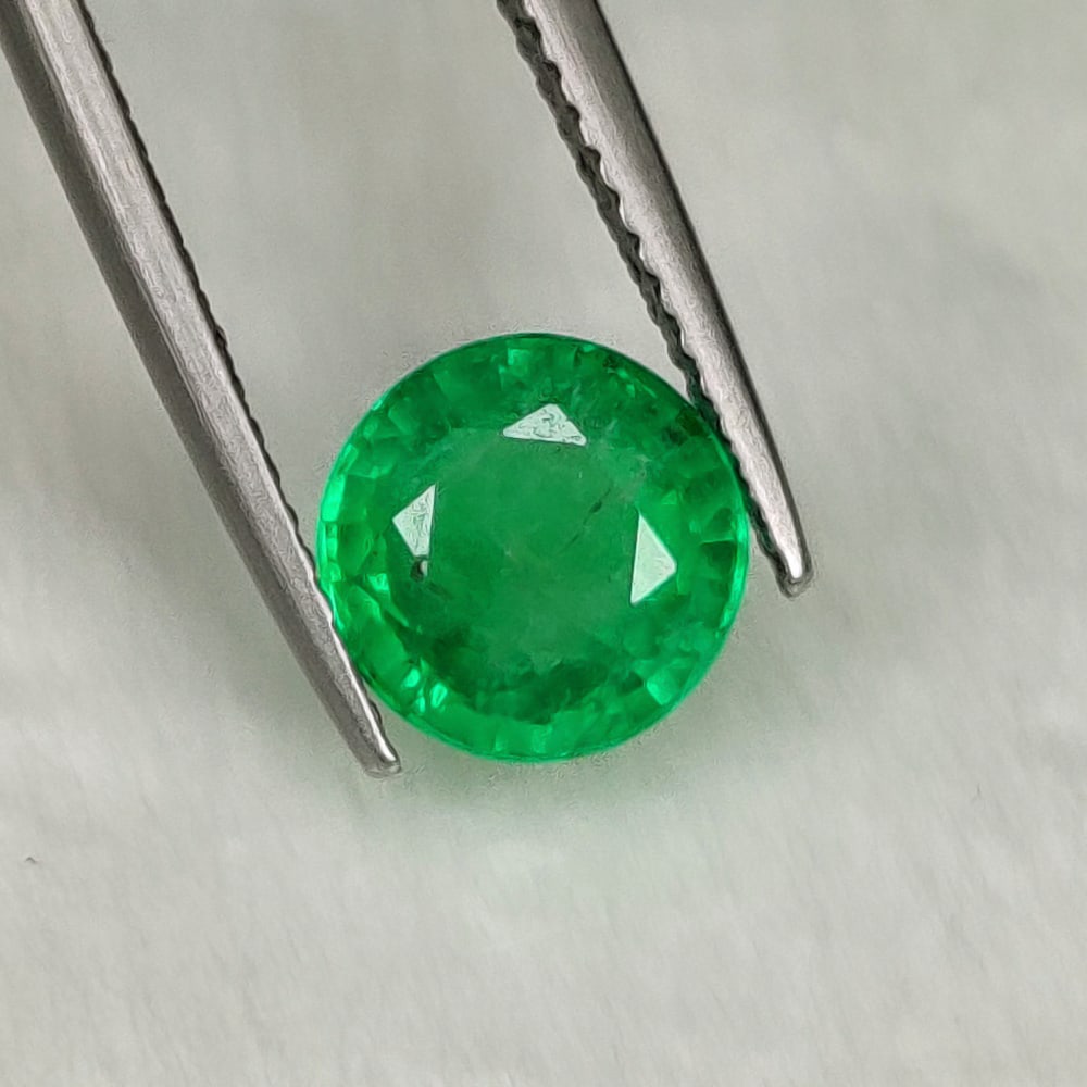 2.00 Ct Natural Zambian Emerald Round Cut (1 of 3)