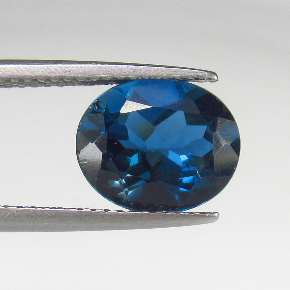 4.35 Ct Natural London Blue Topaz OVal Cut: Weight - 4.35 Ct / Size - 11.00 x 9.00 x 6.00 mm / Shape - OVal Cut / Color - Deep Blue / Clarity - VVS / Origin - Brazil / Treatment - Irradiated