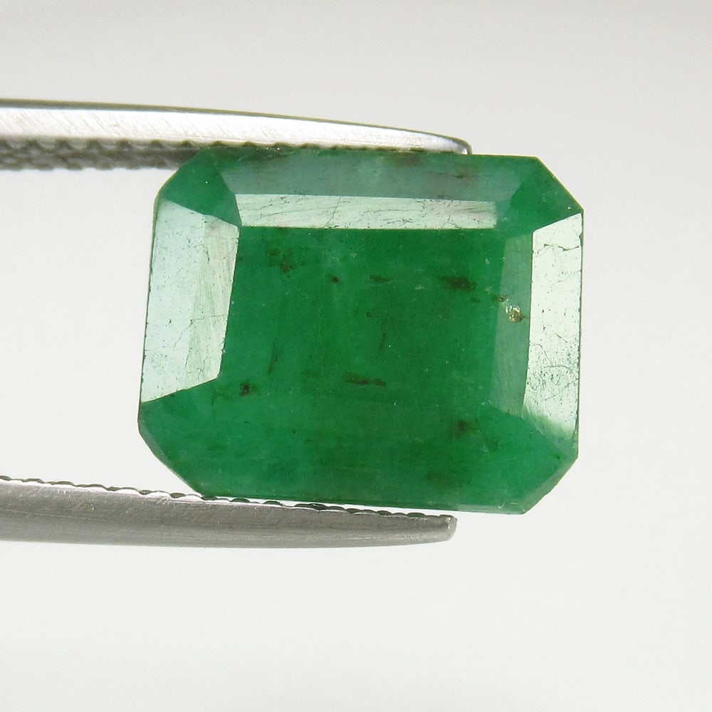 6.22 Ct Natural Green Emerald Octagon Cut: Weight - 6.22 Ct / Size - 11.90 x 9.40 x 5.90 mm / Shape - Octagon Cut / Color - Green / Clarity - SI / Origin - Zambia / Treatment - Color Coated