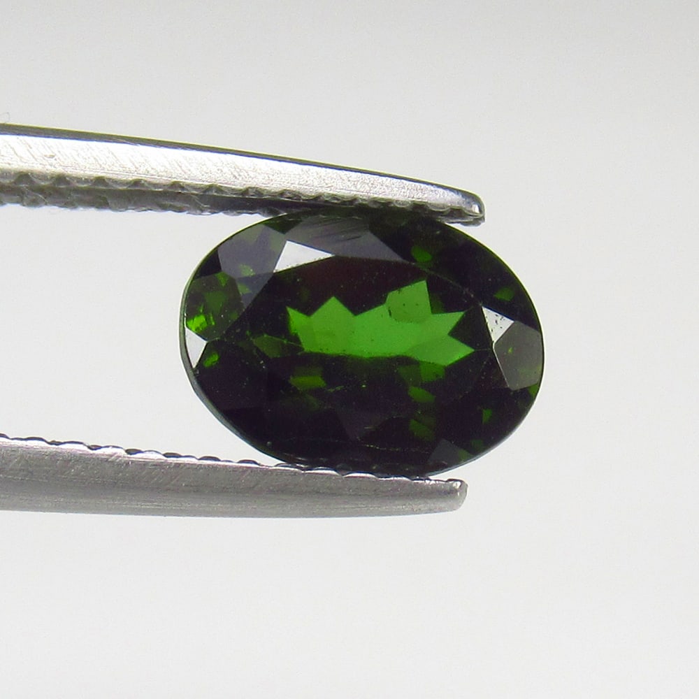 1.60 Ct Natural Green Tourmaline Oval Cut (1 of 2)