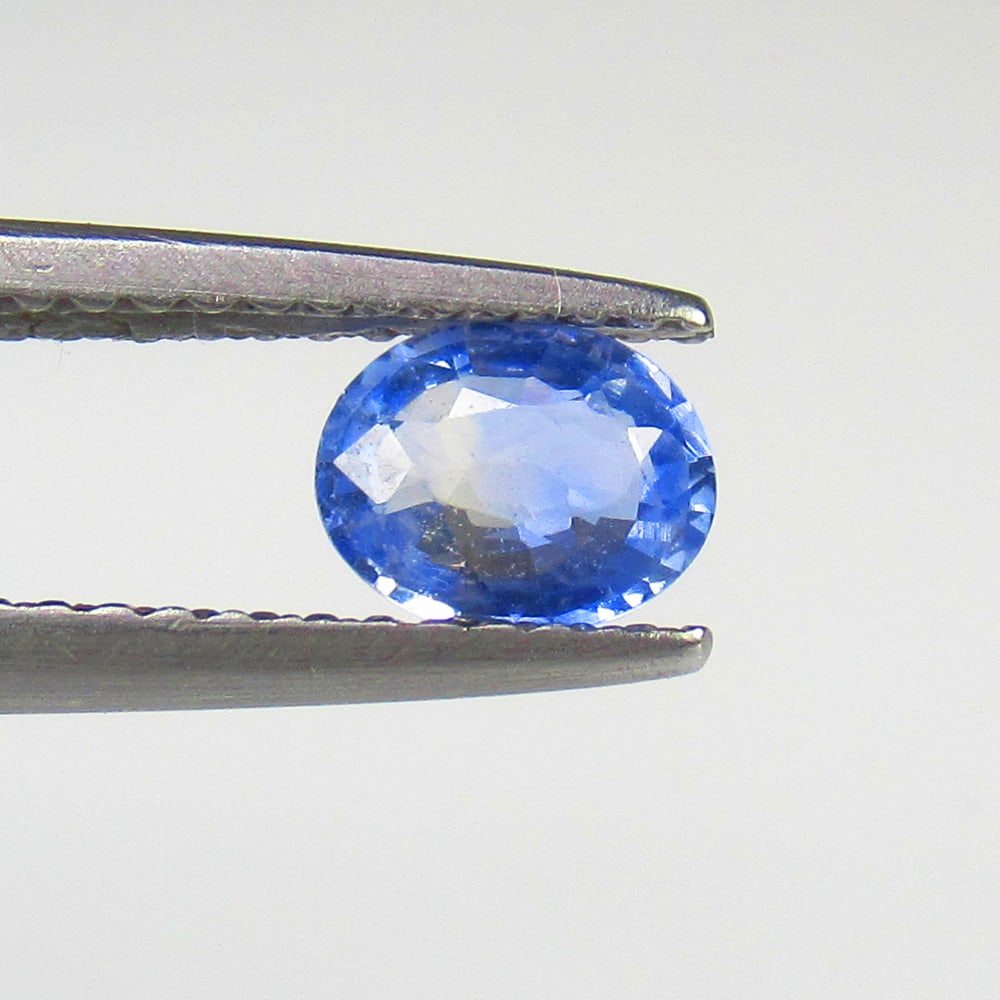 0.68 Ct Natural Blue Sapphire Oval Cut (1 of 2)
