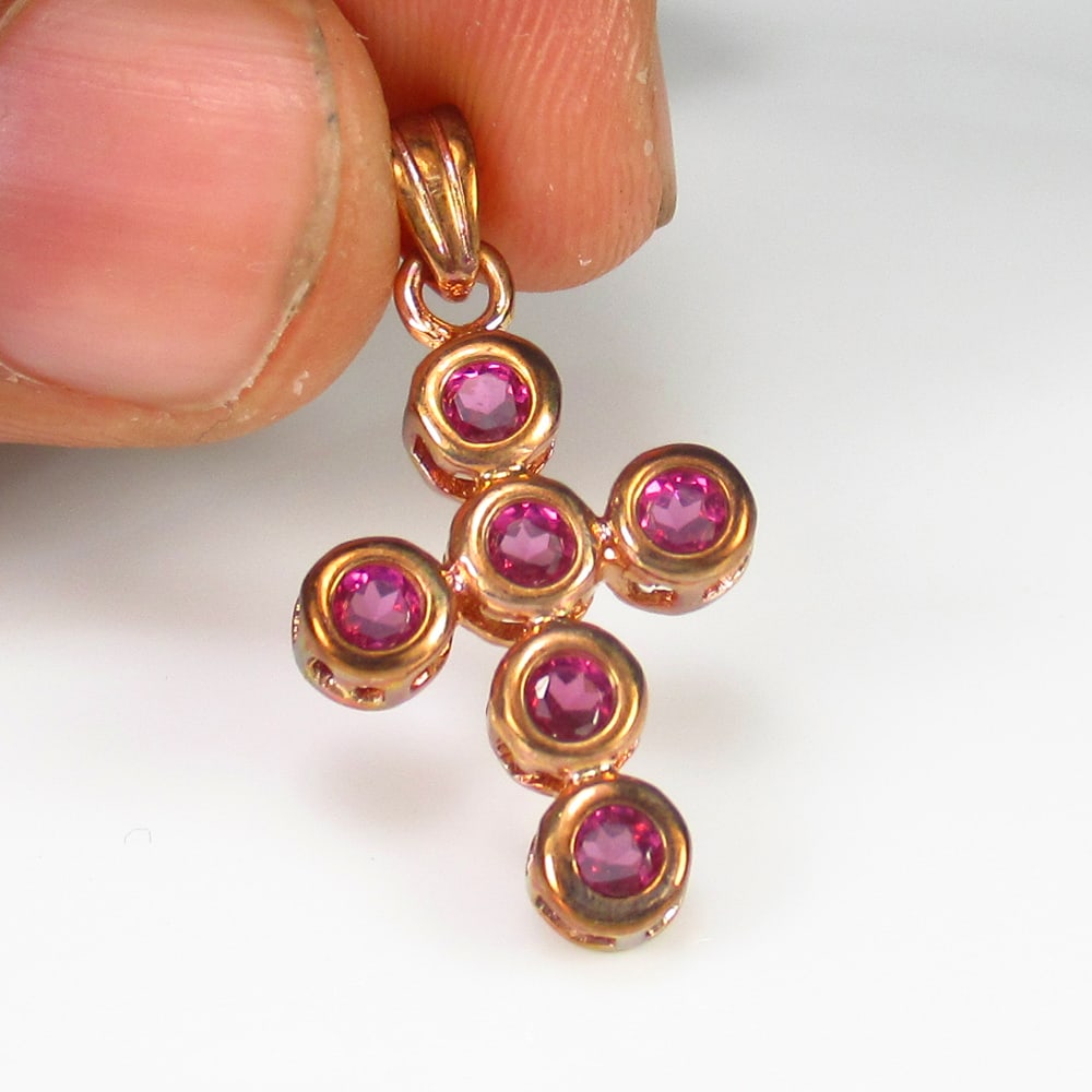 2.25 g 925 Silver Pendant with Natural Garnet (1 of 2)