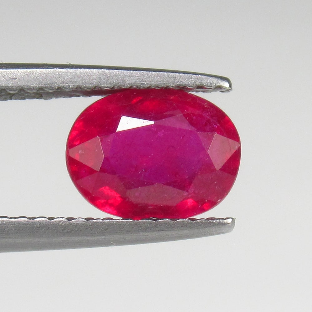 1.66 Ct Natural Pinkish Red Ruby Oval Cut (1 of 2)