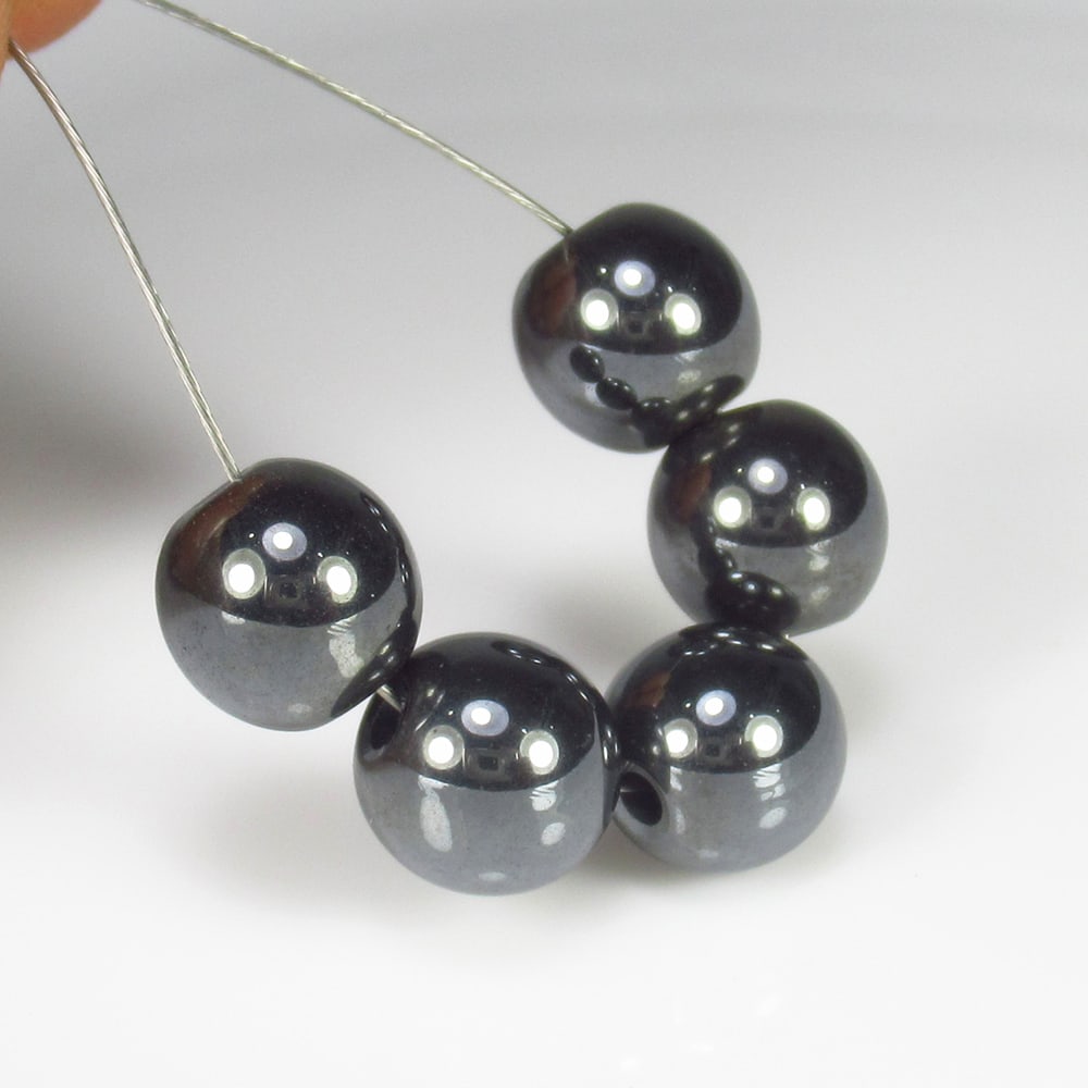 28.95 Ct Natural Gun Metal Round Ball Beads: Weight - 28.95 Ct / Dimensions - 7.70 - 7.80 mm / 5 Pc's / Shape - Round Ball Beads / Color - Grey / Clarity - Opaque / Origin -Brazil / Treatment - Heated
