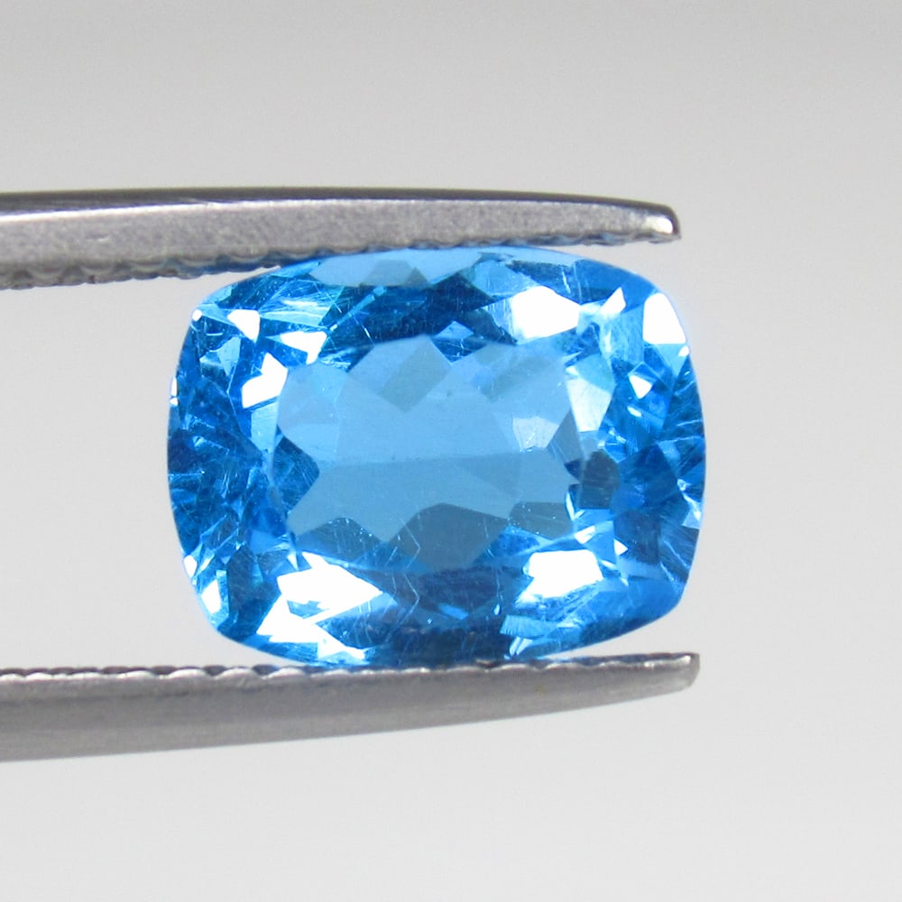 2.82 Ct Natural Blue Topaz Cushion Cut: Weight - 2.82 Ct / Size - 9.80 x 7.80 x 5.40 mm / Shape - Cushion Cut / Color - Blue / Clarity - VVS / Origin - Brazil / Treatment - Irradiated