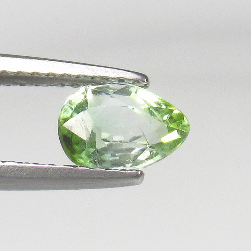 1.00 Ct Natural Green Tourmaline Pear Cut (1 of 3)