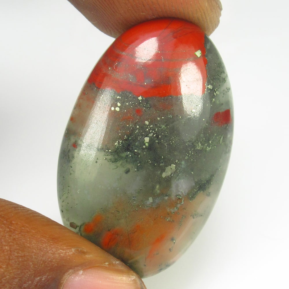 29.30 Ct Natural Bloodstone Jasper Quartz Oval Cab: weight - 29.30 Ct / Size - 32.00 x 21.00 x 6.00 mm / Shape - Excellent Oval Cab / Origin - Brazil / Treatment - None