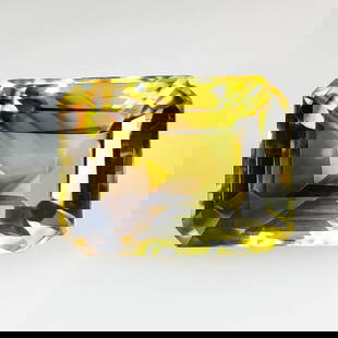 13.80 Ct Natural Bi-Color Lemon Quartz Octagon Cut: Weight - 13.80 Ct / Dimensions - 15.60 x 12.00 x 9.90 mm / Shape - Octagon Step Cut / Clarity - VVS / Origin - Brazil / Treatment - Heated
