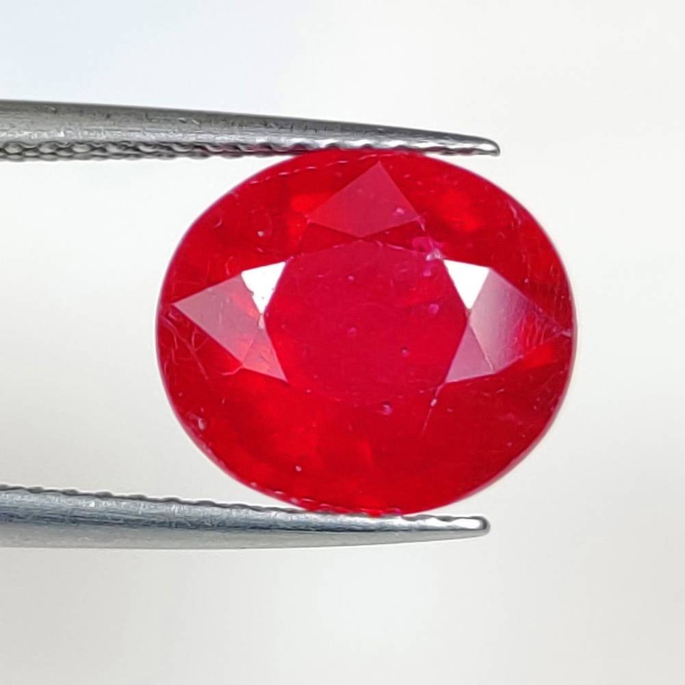 5.54 Ct Natural Pinkish Red Ruby Oval Cut (1 of 2)