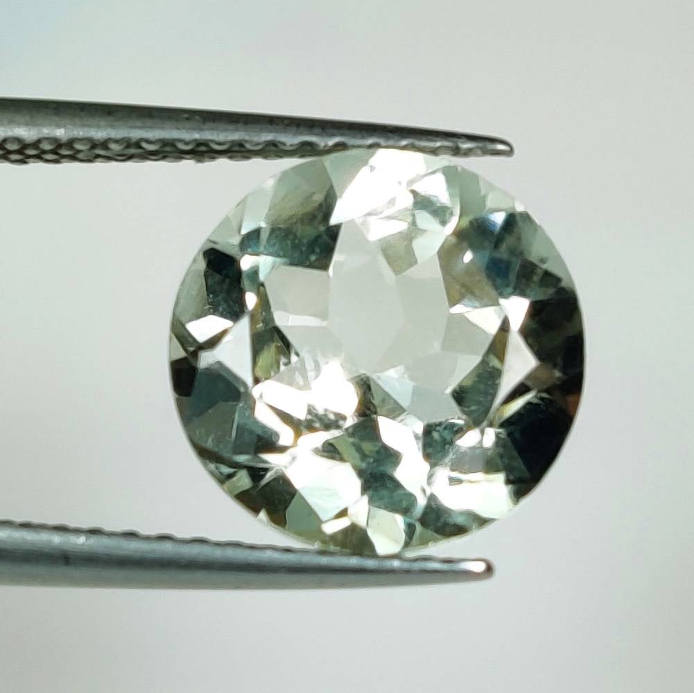 3.49 Ct Natural Green Amethyst Round Cut: Weight - 3.49 Ct / Dimensions - 10.20 x 10.20 x 6.20 mm / Shape - Round Cut / Color - Green / Clarity - VVS / Origin - Brazil / Treatment - Heated