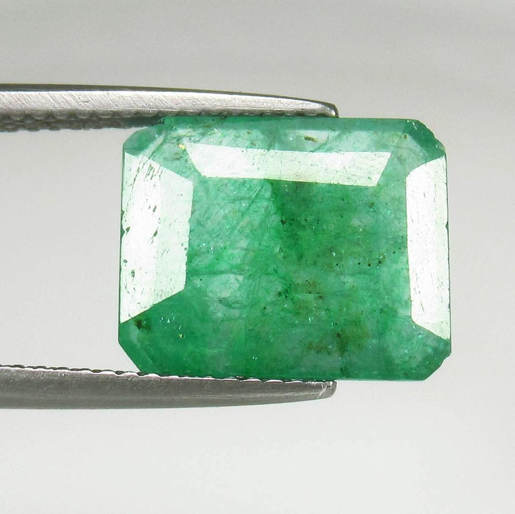 5.21 Ct Natural Green Emerald Octagon Cut (1 of 2)