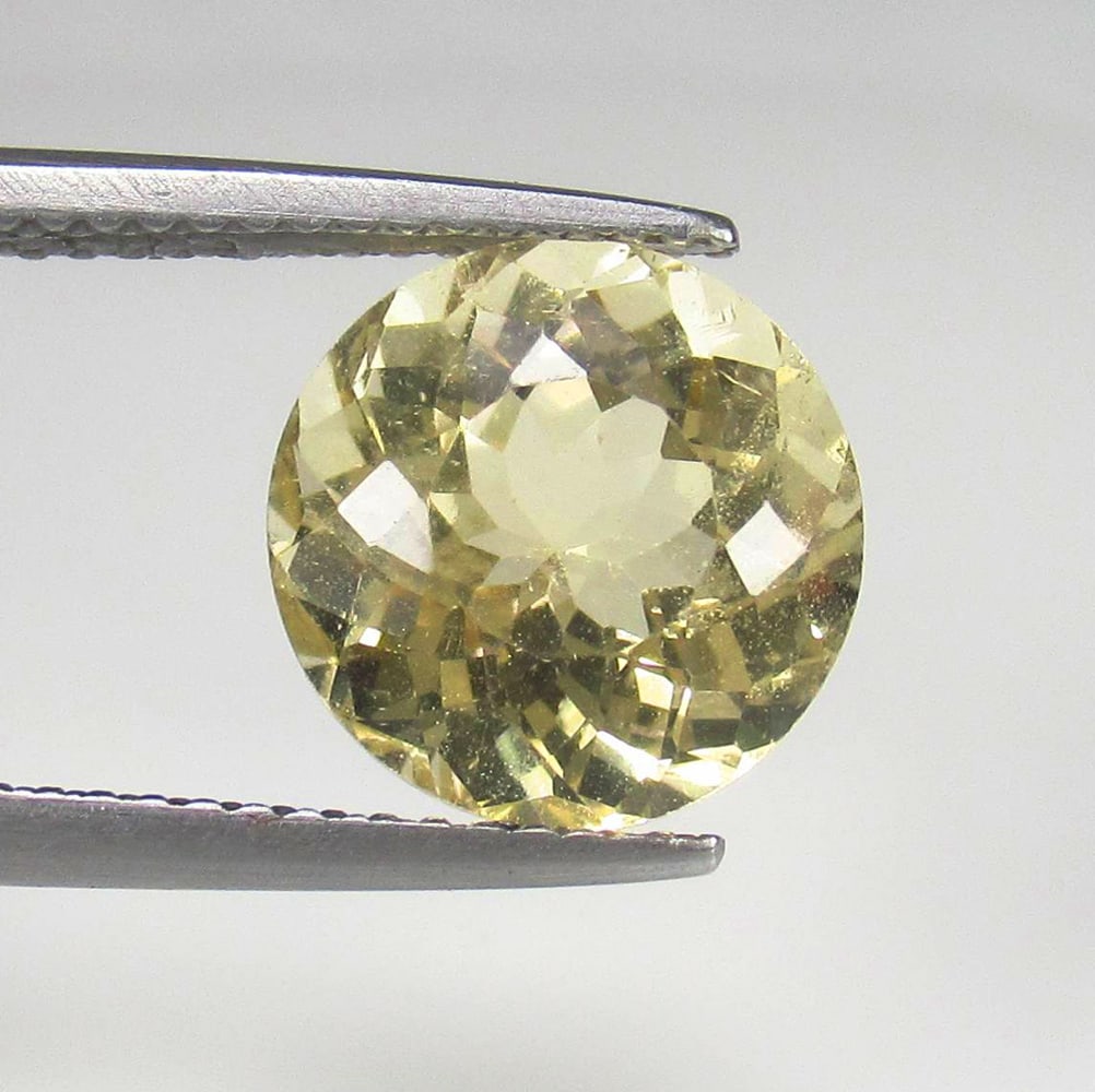 3.97 Ct Natural Yellow Beryl Round Cut: Weight - 3.97 Ct / Dimensions -10.20 x 10.20 x 6.70 mm / Shape - Round Cut / Color - Yellow / Clarity - VVS / Origin - Brazil / Treatment - None