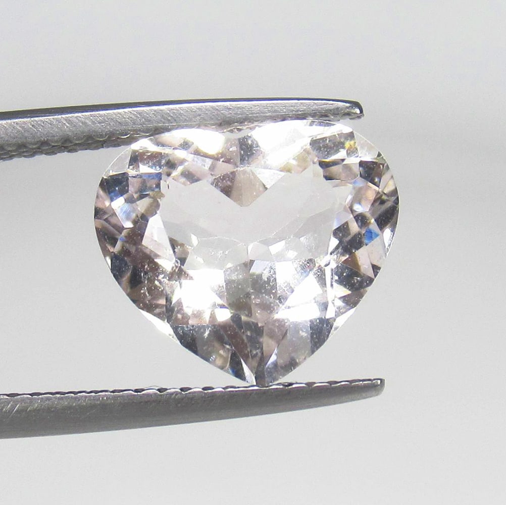 3.56 Ct Natural Morganite Heart Cut: Weight - 3.56 Ct / Dimensions - 9.90 x 11.10 x 5.70 mm / Shape & Cut - Heart Cut / Transparency - VVS / Origin - Brazil / Comments - None