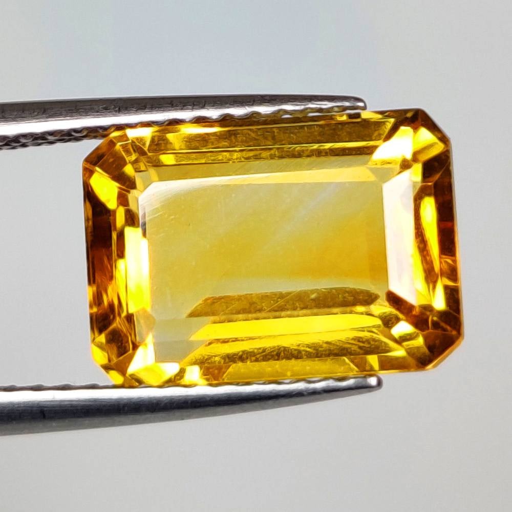 4.41 Ct Natural Yellow Citrine Octagon Cut: Weight - 4.41 Ct / Dimensions - 11.50 8.00 x 6.10 mm / Shape - Octagon Cut / Color - Yellow / Clarity - VVS / Origin - Brazil / Treatment - Heated