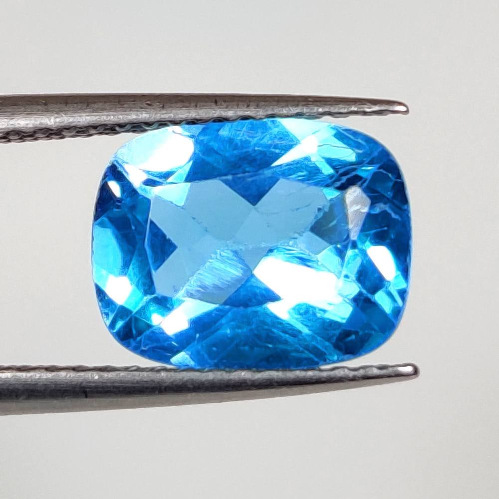 3.16 Ct Natural Blue Topaz Cushion Cut: Weight - 3.16 Ct / Size - 10.10 x 8.00 x 5.00 mm / Shape - Cushion Cut / Color - Blue / Clarity - VVS / Origin - Brazil / Treatment - Irradiated