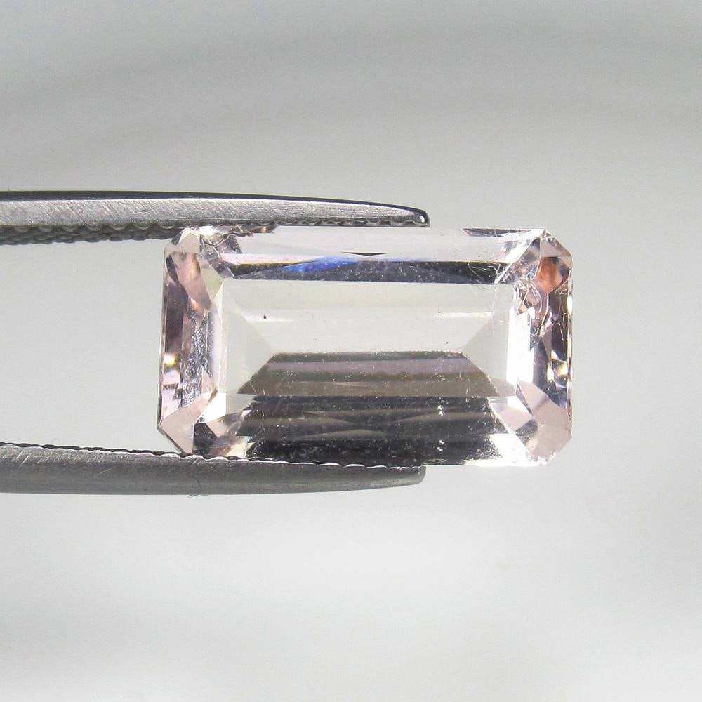 5.68 Ct Natural Pleasant Pink Morganite OCtagon Cut: Weight - 5.68 Ct / Dimensions - 14.50 x 8.30 x 5.80 mm / Shape - Octagon Cut / Color - Light Pink / Clarity - VVS / Origin - Mozambique / Treatment - None