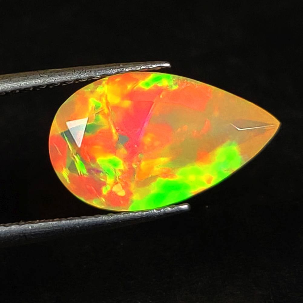 2.74 Ct Natural Multicolor Fiery Welo Opal Pear Cut (1 of 3)