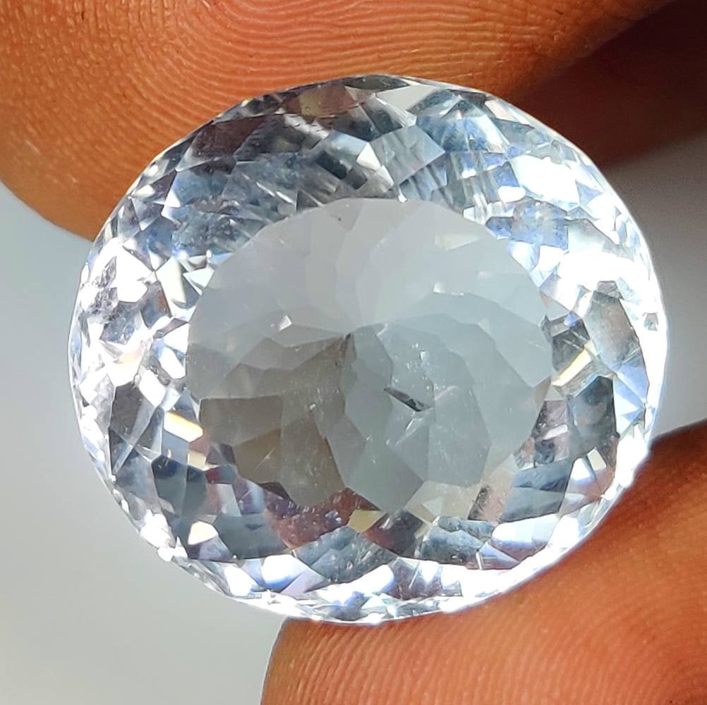 22.53 Ct Natural Colorless Quartz Oval Cut (1 of 3)