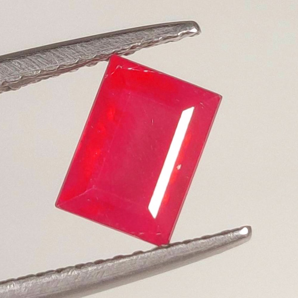 1.78 Ct Natural Pinkish Red Ruby Rectangle Cut (1 of 2)