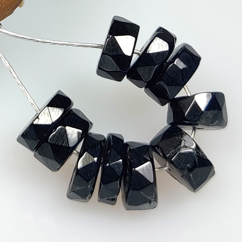 15.87 Ct Natural Black Onyx Round Beads: Weight - 15.87 Ct / Dimensions - 6.20 - 6.90 mm / 10 Pc's / Shape - Round Beads / Clarity - Opaque / Origin - Brazil / Comments - None