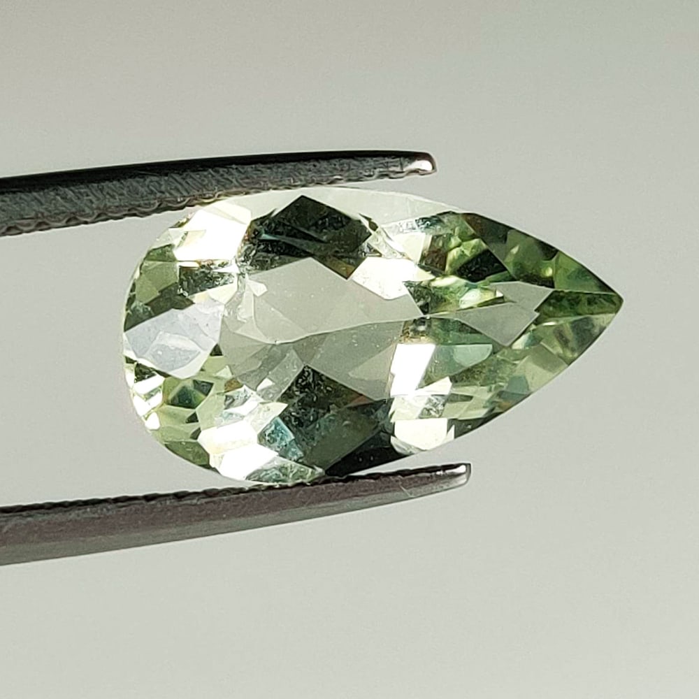 3.74 Ct Natural Green Beryl Pear Cut (1 of 2)