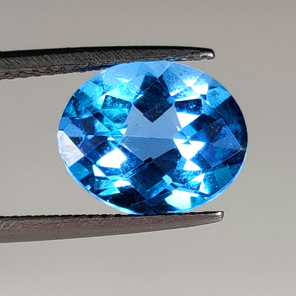 5.21 Ct Natural Blue Topaz Oval Cut: Weight - 5.21 Ct / Dimensions -12.00 x 10.00 x 6.30 mm / Shape - Oval Cut / Color - Blue / Clarity - VVS / Origin - Brazil / Treatment - Irradiated
