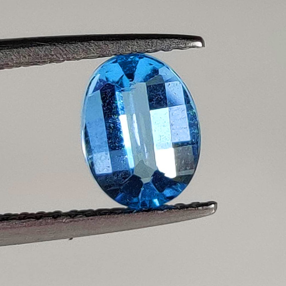 1.78 Ct Natural Blue Topaz Oval Cut: Weight - 1.78 Ct / Dimensions - 8.00 x 6.00 x 4.20 mm / Shape - Oval Cut / Color - Blue / Clarity - VVS / Origin - Brazil / Treatment - Irradiated