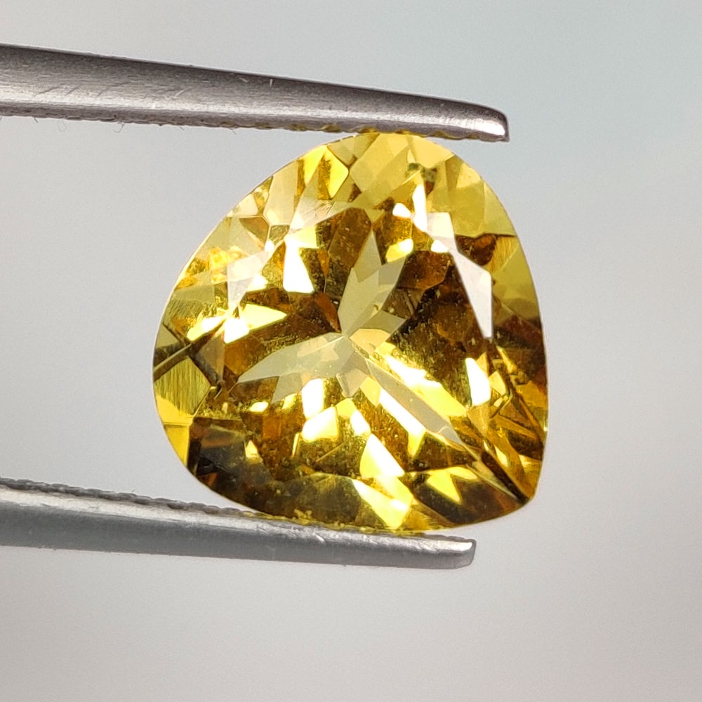 3.01 Ct Natural Yellow Citrine Pear Cut: Weight - 3.01 Ct / Size -10.10 x 10.20 x 6.20 mm / Shape - Pear Cut / Color - Yellow / Clarity - VVS / Origin - Brazil / Treatment - Heated