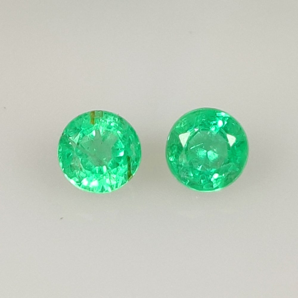 0.69 Ct Natural Zambian Green Emerald Round Cut Pair: Weight - 0.69 Ct / Dimensions - 4.30 x 4.30 x 3.30 mm / 2 Pc's / Shape - Round Cut / Color - Green / Clarity - SI / Origin - Zambia / Treatment - Natural Emeralds are commonly enhanced by oil