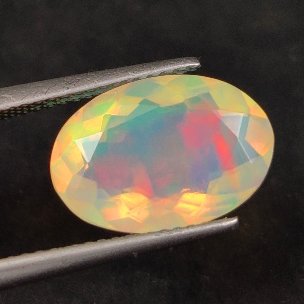 3.68 Ct Natural Multicolor Welo Opal Top Fire Oval Cut: Weight - 3.68 Ct / Size - 14.00 x 9.60 x 6.30 mm / Shape - Oval Cut / Color - Multicolor / Clarity - Translucent / Origin - Ethiopia / Treatment - None