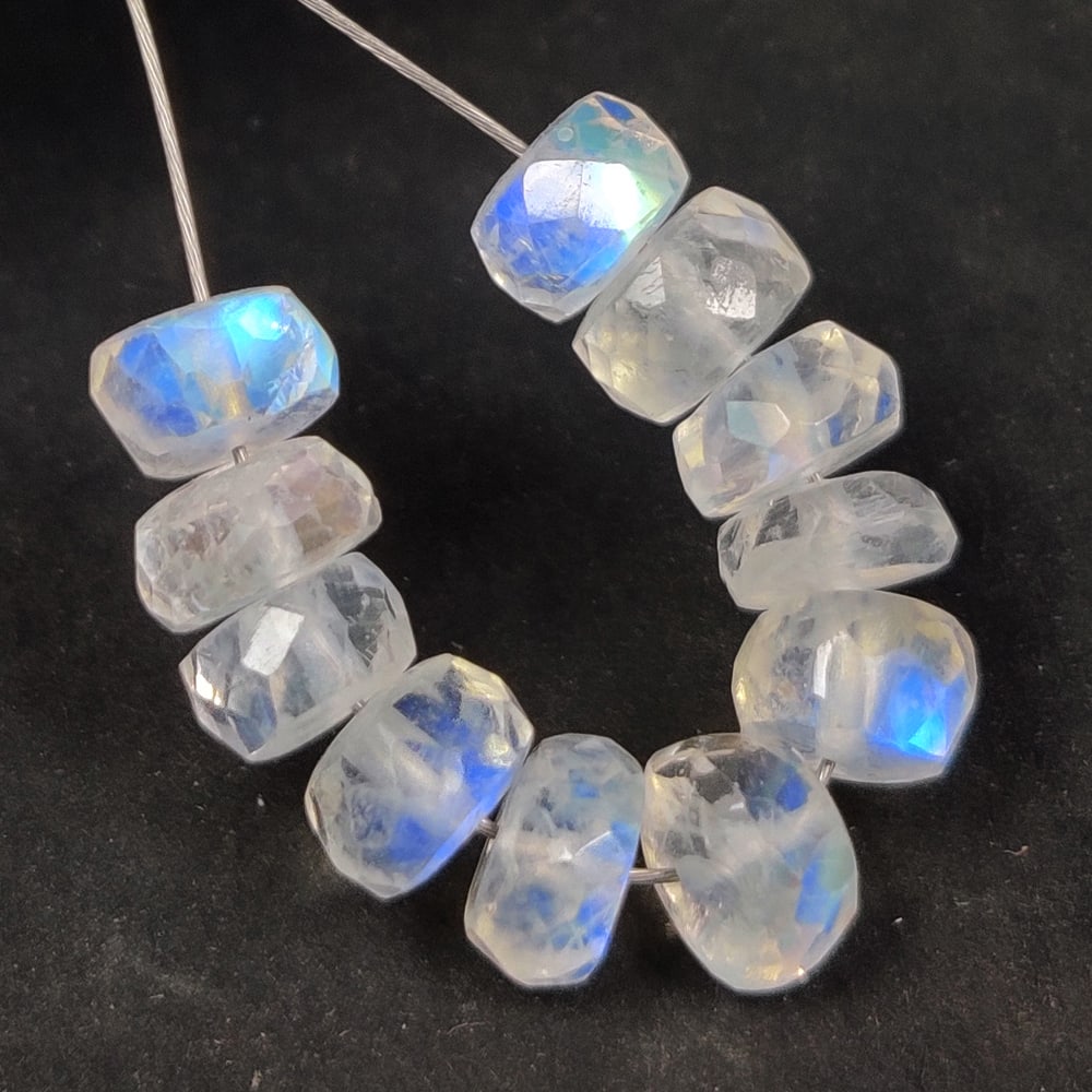 7.10 Ct Natural Blue Tint Moonstone Round Cut Beads: Weight - 7.10 Ct / Size - 4.70 - 5.30 mm / 11 Pc's / Shape - Round Beads / Clarity - Semi-Transparent / Origin - India / Treatment - None