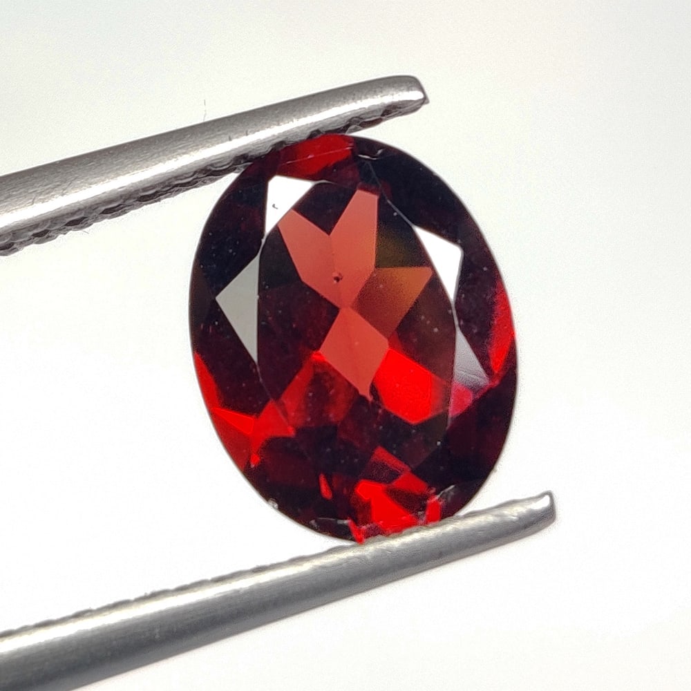 1.86 Ct Natural Almandite Garnet Oval Cut (1 of 2)