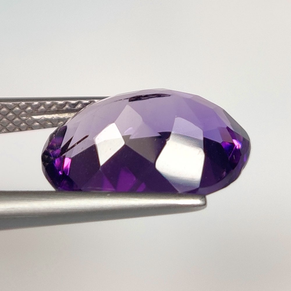 5.23 Ct Natural Purple Amethyst Oval Cut: Weight - 5.23 Ct / Dimensions - 13.80 x 10.00 x 6.40 mm / Shape - Oval Cut / Color - Purple / Clarity - VVS / Origin -Brazil / Treatment - Heated