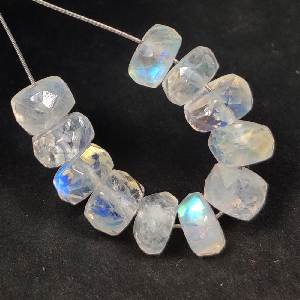 7.12 Ct Natural Blue Tint Moonstone Round Cut Beads: Weight - 7.12 Ct / Size - 4.90 - 5.50 mm / 11 Pc's / Shape - Round Beads / Clarity - Semi-Transparent / Origin - India / Treatment - None