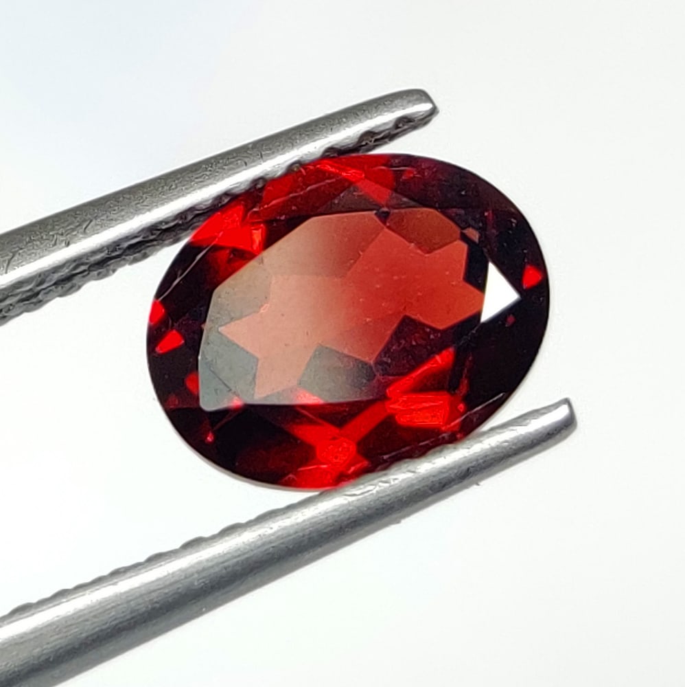 2.18 Ct Natural Almandite Garnet Oval Cut: Weight - 2.18 Ct / Size - 9.00 x 7.10 x 4.00 mm / Shape - Oval CUt / Clarity - VVS / Origin - Nigeria / Treatment - None