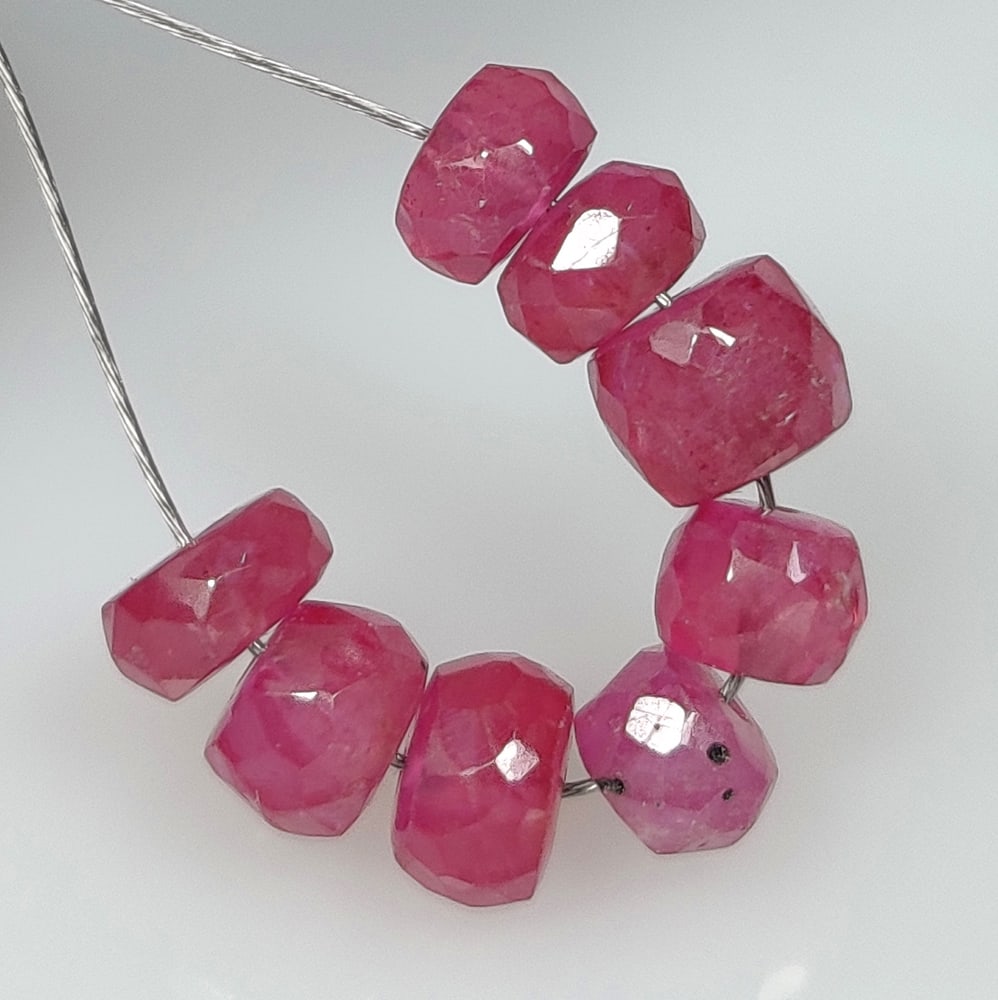 7.81 Ct Natural Pinkish Red Ruby Round Cut Beads (1 of 2)