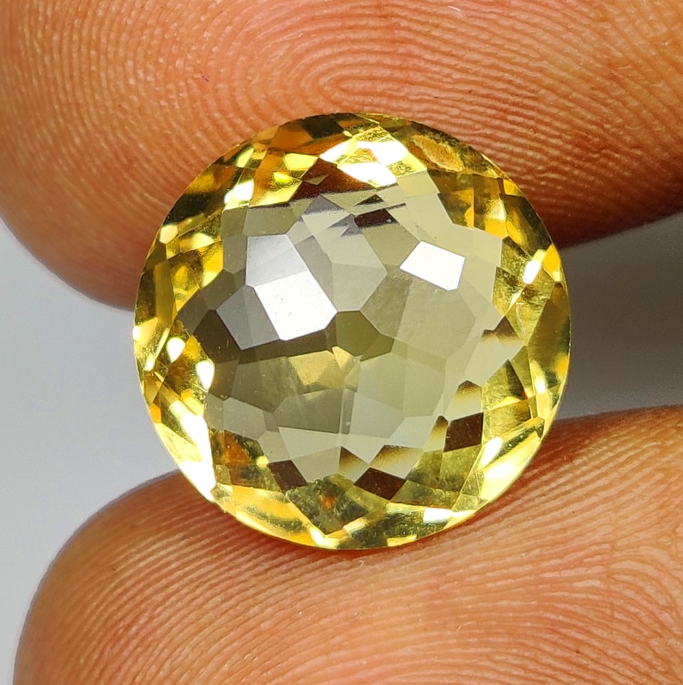 5.22 Ct Natural Yellow Citrine Round Cut: Weight - 5.22 Ct / Dimensions - 12.10 x 12.10 x 6.00 mm / Shape & Cut - Round Cut / Color - Yellow / Transparency - VVS / Origin - Brazil / Comments - Heated