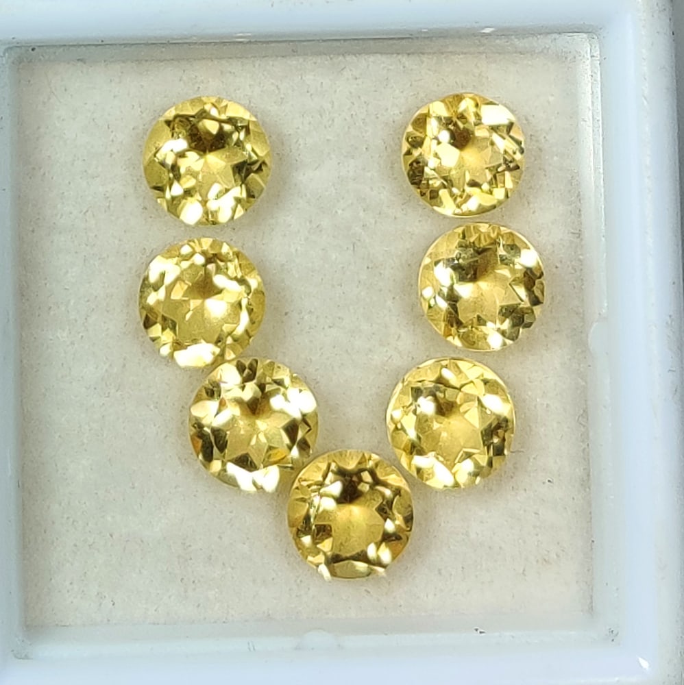 3.30 Ct Natural Citrine Round Cut Set: Weight - 3.30 Ct / Dimensions -5.10 - 5.20 mm / 7 Pc's / Shape & Cut - Round Cut / Color - ORange / Transparency - VVS / Origin - Brazil / Comments - Heated