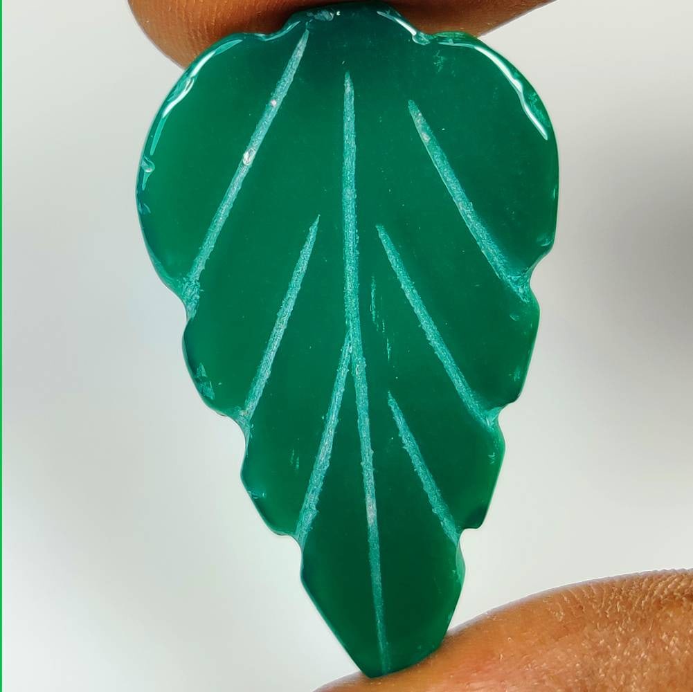 17.29 Ct Natural Green Onyx Fancy Leaf Carving: Weight - 17.29 Ct / Size - 37.00 x 23.20 x 2.70 mm / Shape - Fancy Leaf Carving / Clarity - Transparent / Origin - Brazil / Treatment - None