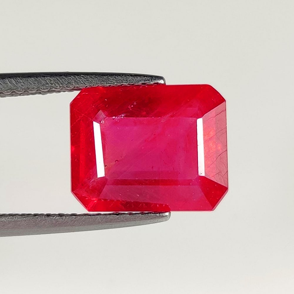 5.20 Ct Natural Pinkish Red Ruby OCtagon Cut (1 of 2)