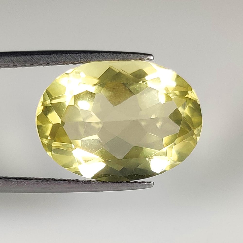 11.58 Ct Natural Lemon Quartz Oval Cut: Weight - 11.58 Ct / Size - 18.00 x 13.00 x 8.30 mm / Shape - Oval Cut / Clarity - VVS / Origin - Brazil / Treatment - Heated
