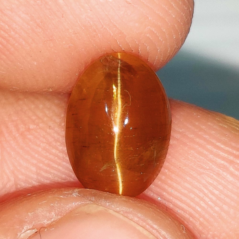 3.41 Ct Natural Apatite Catseye Oval Cab: weight - 3.41 Ct / Dimensions - 9.40 x 6.80 x 6.00 mm / Shape - Excellent Oval Cab / Origin - Sri Lanka / Treatment - None