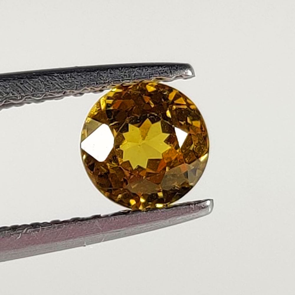0.89 Ct Natural Mali Garnet Beautiful Round Cut: Weight - 0.89 Ct / Size - 5.30 x 5.30 x 3.70 mm / Shape - Round Cut / Color - Deep Yellow / Clarity - VVS / Origin - Brazil / Treatment - None