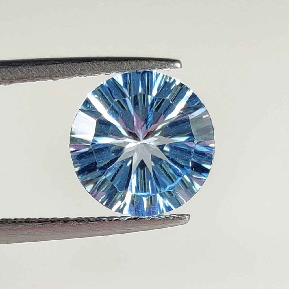 3.61 Ct Natural Blue Topaz Round Cut: Weight - 3.61 Ct / Dimensions - 9.60 x 9.60 x 5.50 mm / Shape - Round Cut / Color - Blue / Clarity - VVS / Origin - Brazil / Treatment - Irradiated
